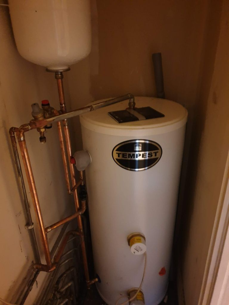 Unvented hot water cylinder